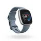 Fitbit Versa 4 Fitness-Smartwatch Blaugrau/Platin