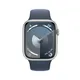 Apple Watch Series 9 Aluminium 45mm silber (Sportarmband sturmblau) M/L